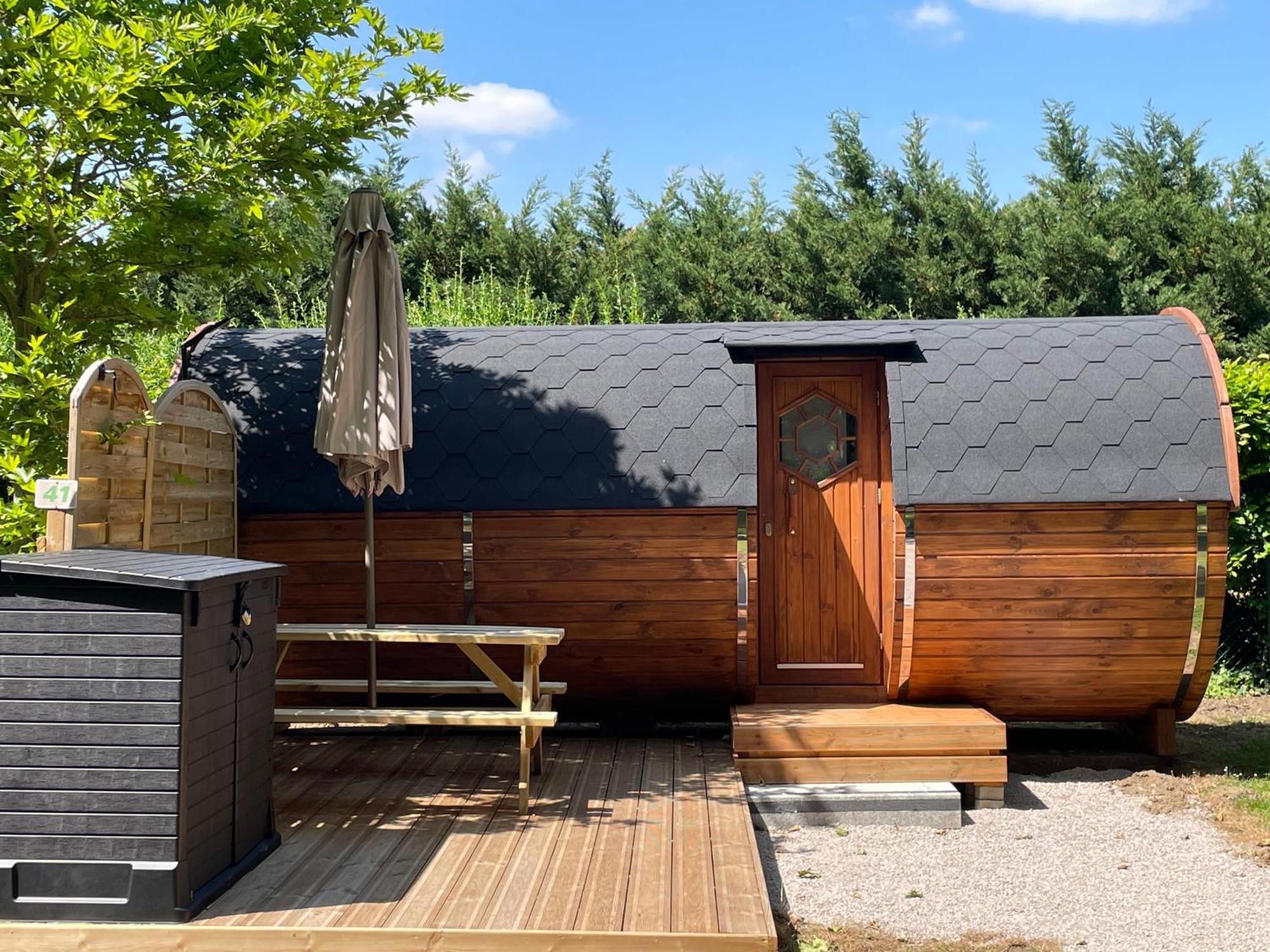 Ebreuil Tonneau Herbergement Insolite Au Camping Des Nieres מראה חיצוני תמונה