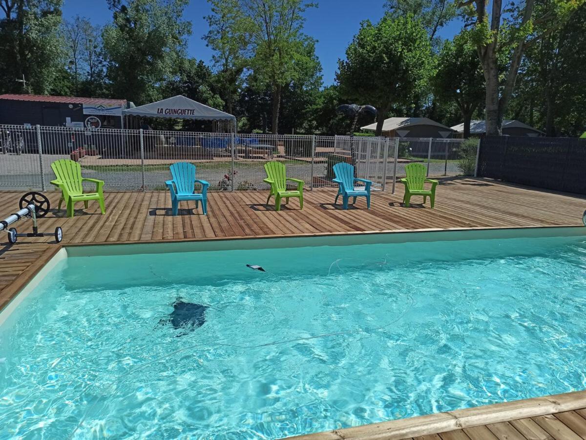 Ebreuil Tonneau Herbergement Insolite Au Camping Des Nieres מראה חיצוני תמונה